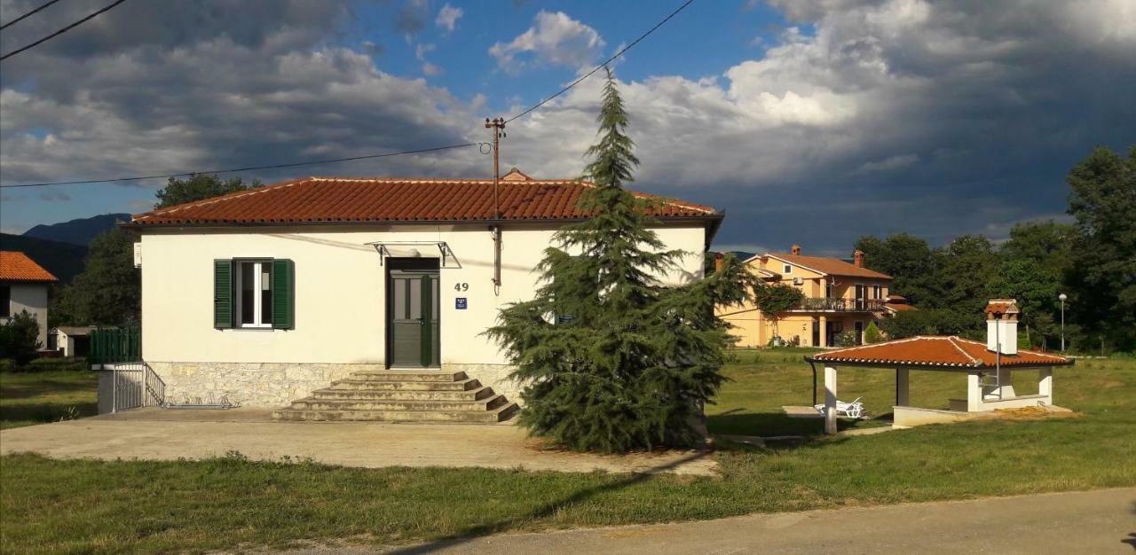 Villa Zwei Zedern Pićan Eksteriør billede